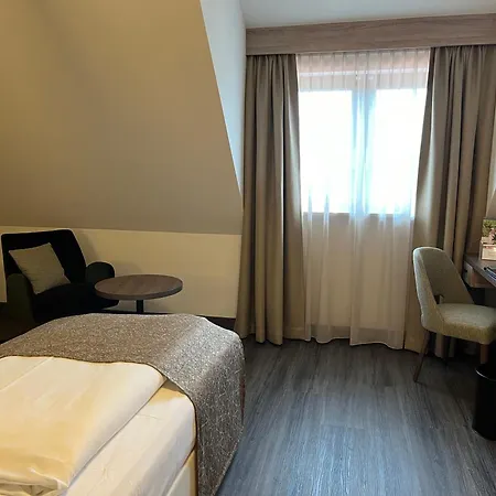 伊舍芬弗莱尔公园酒店 Ilshofen