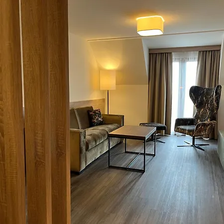 伊舍芬弗莱尔公园酒店 Ilshofen