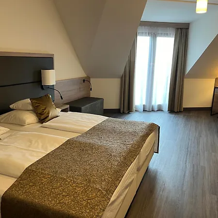 Flair Park Szálloda 4*