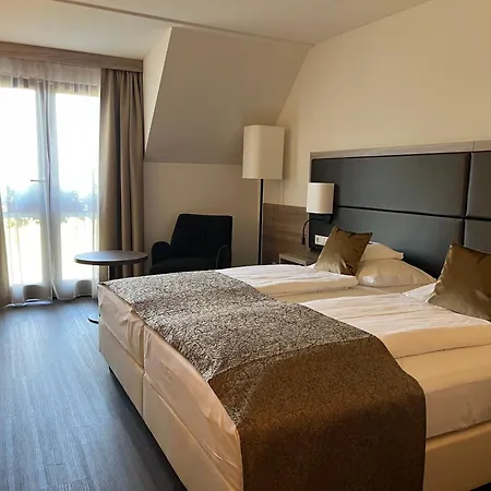 伊舍芬弗莱尔公园酒店 4* Ilshofen