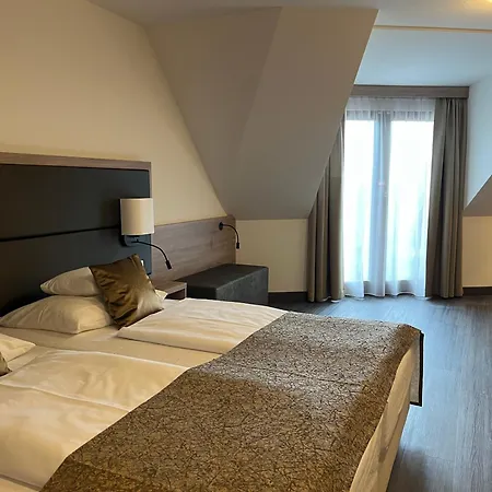 伊舍芬弗莱尔公园酒店 Ilshofen