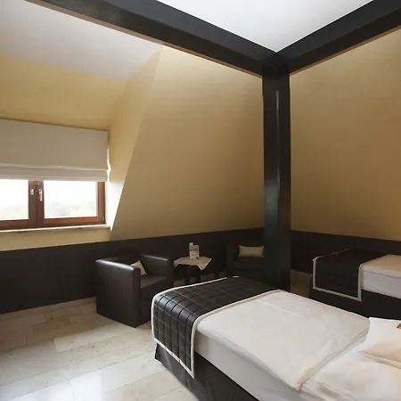 伊舍芬弗莱尔公园酒店 酒店 Ilshofen